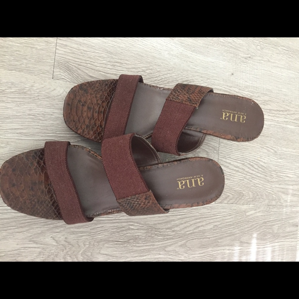 A.N.A Wedges - Picture 2 of 3